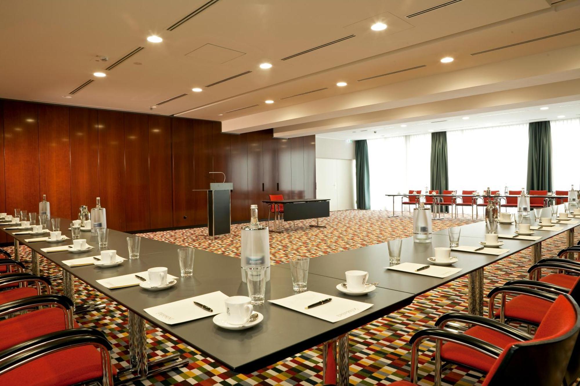 Hotel-Restaurant Erbprinz Ettlingen Exteriör bild Meeting room