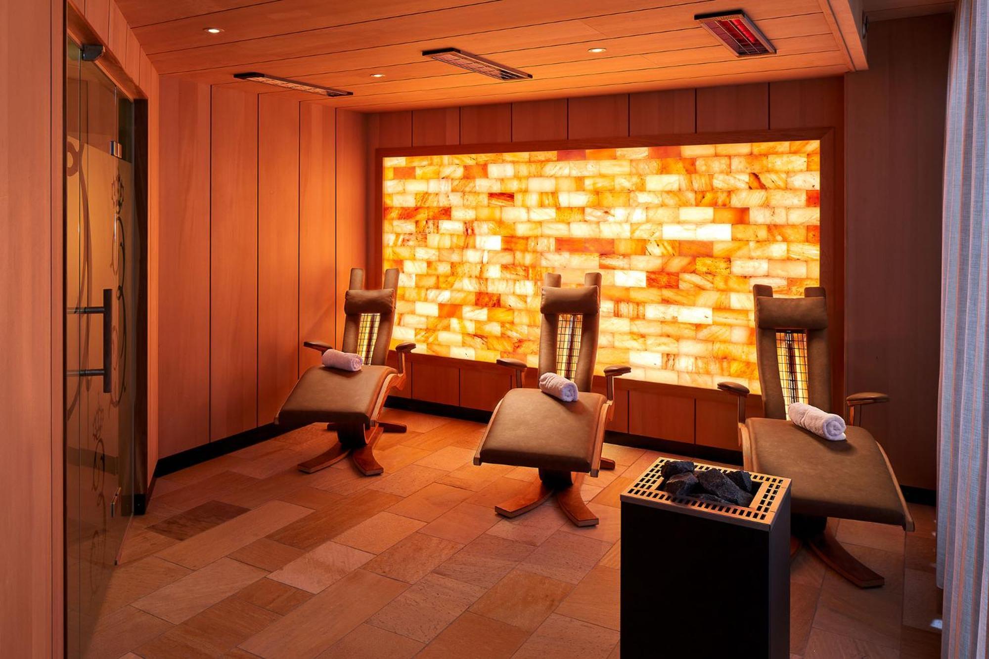 Hotel-Restaurant Erbprinz Ettlingen Exteriör bild Salt room at the Four Seasons Hotel, Washington, D.C.